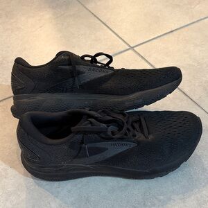 Brooks Men's All-Black Athletic Shoes
